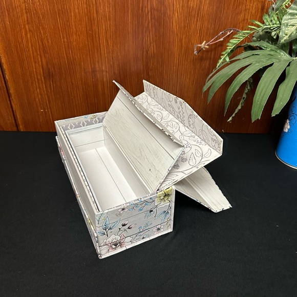 3 Decorative Storage magnetic flip boxes - Picture 3 of 16